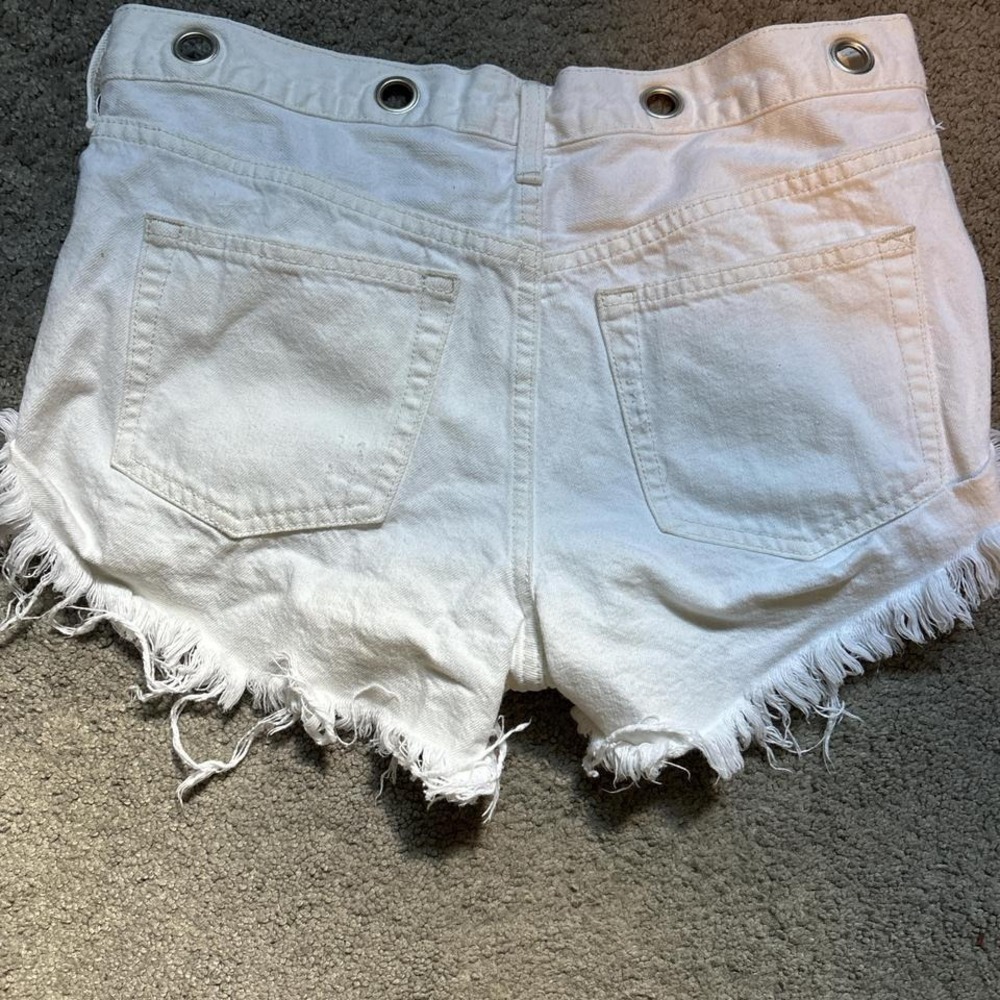 We The Free People Women's 28 White Cut Off Micro Short Grommet Waist Button Fly - Picture 7 of 7